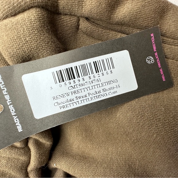 Pretty Little Thing Sweat Pocket Shorts - Picture 3 of 4